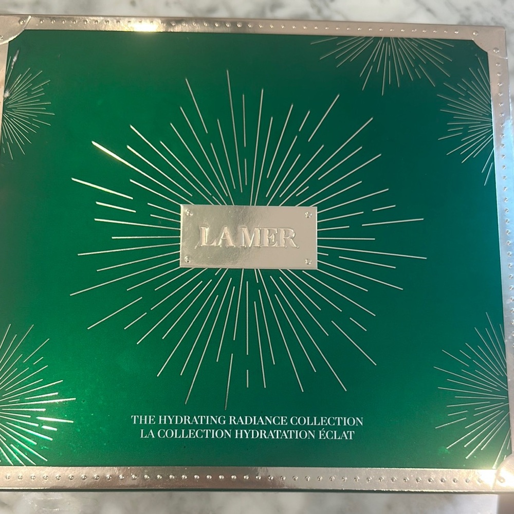 La Mer Hydrating Radiance Collection in Green and Gold
